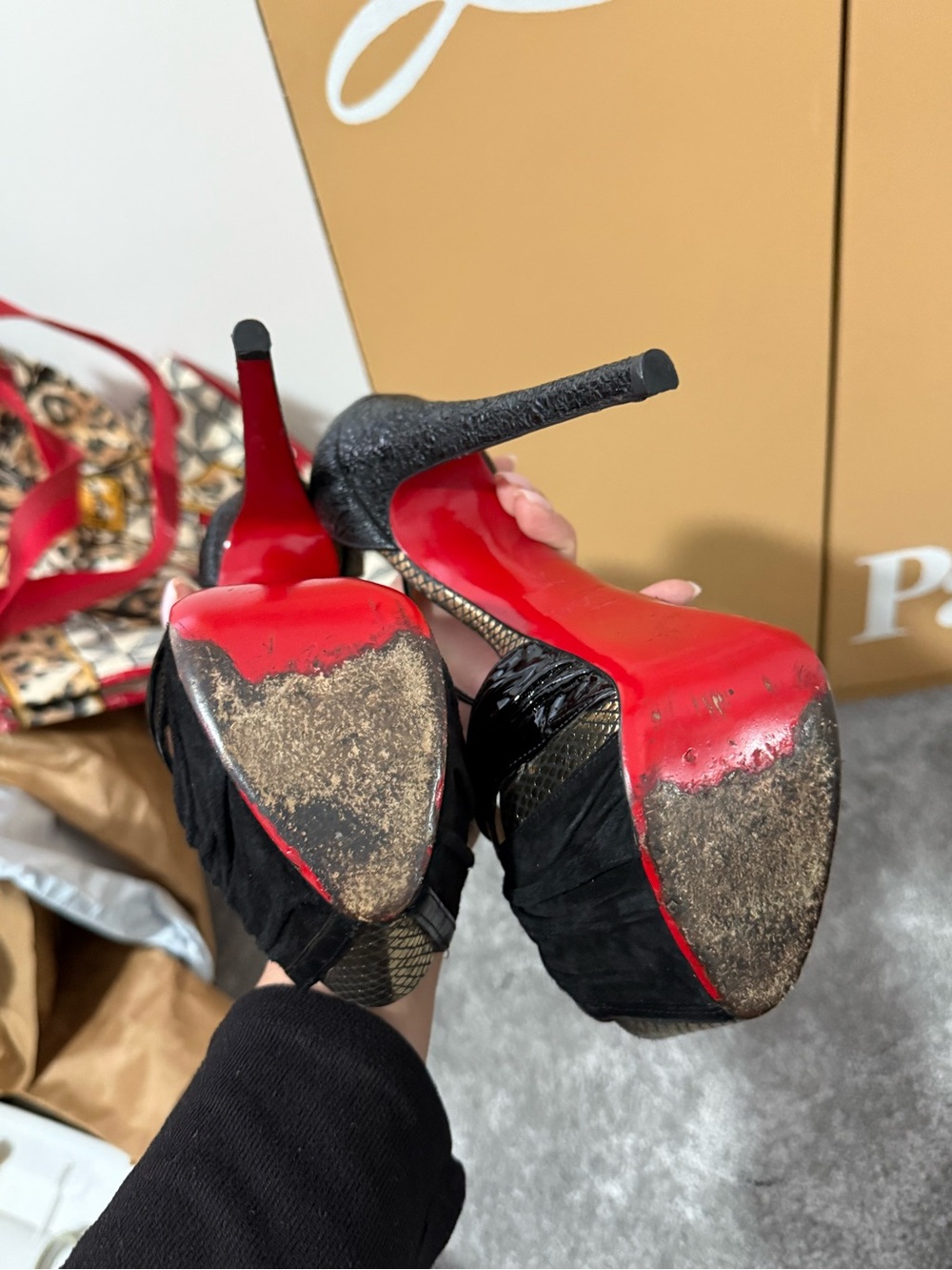 Christian Louboutin Platform Size 39. Suede and leather. Gold toe accent. - Picture 4 of 5
